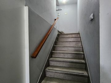 Venta de casa con local y cochera en Wilde
