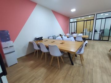 OFICINA EN VENTA DISEÑADA PARA COWORKING EXCELENTE