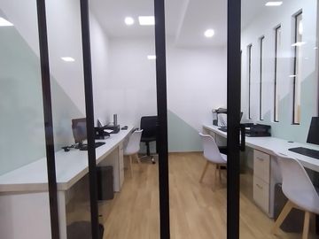 OFICINA EN VENTA DISEÑADA PARA COWORKING EXCELENTE