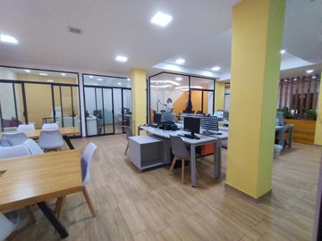 OFICINA EN VENTA DISEÑADA PARA COWORKING EXCELENTE