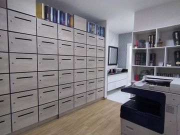 OFICINA EN VENTA DISEÑADA PARA COWORKING EXCELENTE