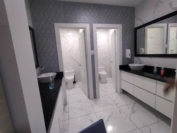 OFICINA EN VENTA DISEÑADA PARA COWORKING EXCELENTE