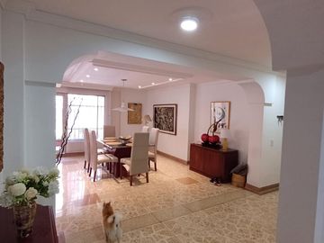 Apartamento En Venta En Laureles Medellín Cerca Iglesia Santa Teresita
