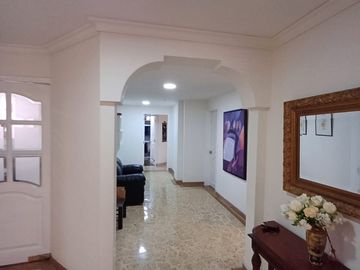 Apartamento En Venta En Laureles Medellín Cerca Iglesia Santa Teresita