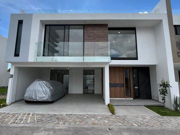 Casa en venta en Angelopolis Atlixcayotl, 3 recamaras y roof