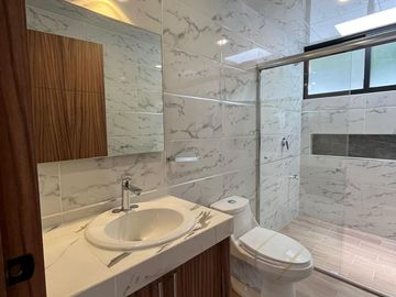 Casa en venta en Angelopolis Atlixcayotl, 3 recamaras y roof