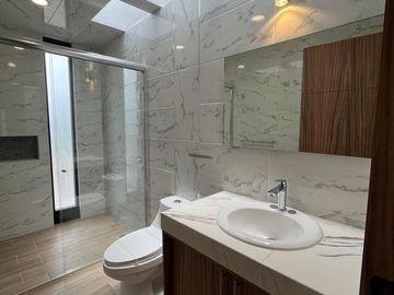 Casa en venta en Angelopolis Atlixcayotl, 3 recamaras y roof