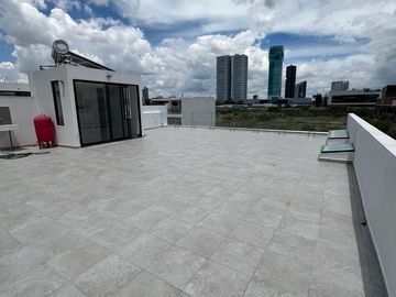 Casa en venta en Angelopolis Atlixcayotl, 3 recamaras y roof