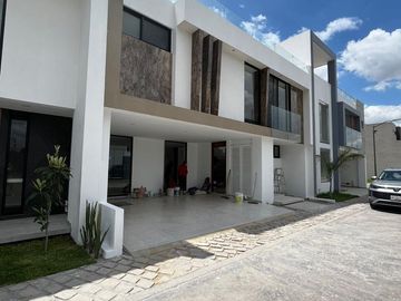 Casa en venta en Atlixcayotl, Angelopolis 3 recamaras,Puebla