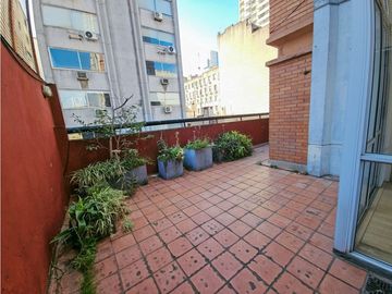 2 AMB c/ terraza y parrilla a la calle. Perón y Pelegrini