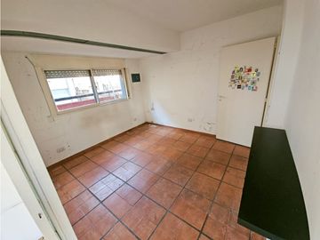 2 AMB c/ terraza y parrilla a la calle. Perón y Pelegrini