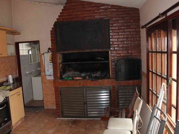 VENTA CASA 4 AMBIENTES DEPÓSITO COCHERA JOSE C PAZ