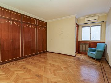 VENTA PISO 5 AMB EN CABALLITO CON COCHERA 195 M2
