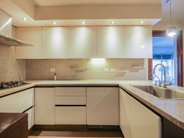 VENTA PISO 5 AMB EN CABALLITO CON COCHERA 195 M2