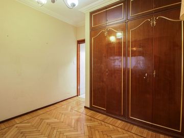 VENTA PISO 5 AMB EN CABALLITO CON COCHERA 195 M2