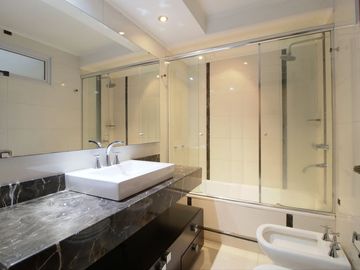 VENTA PISO 5 AMB EN CABALLITO CON COCHERA 195 M2