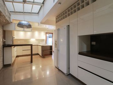 VENTA PISO 5 AMB EN CABALLITO CON COCHERA 195 M2