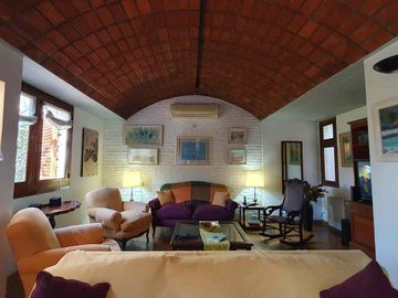 Casa en Venta Hurlingham – 4 Amb  Pileta y jardin
