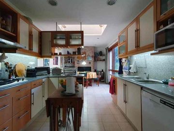 Casa en Venta Hurlingham – 4 Amb  Pileta y jardin