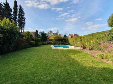 Casa en Venta Hurlingham – 4 Amb  Pileta y jardin