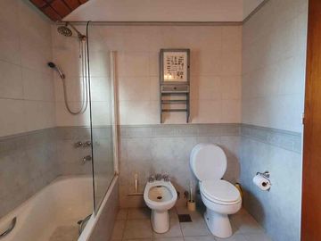 Casa en Venta Hurlingham – 4 Amb  Pileta y jardin
