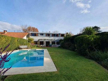 Casa en Venta Hurlingham – 4 Amb  Pileta y jardin