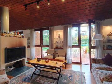 Casa en Venta Hurlingham – 4 Amb  Pileta y jardin