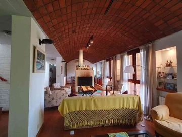 Casa en Venta Hurlingham – 4 Amb  Pileta y jardin