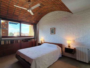 Casa en Venta Hurlingham – 4 Amb  Pileta y jardin