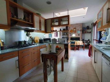 Casa en Venta Hurlingham – 4 Amb  Pileta y jardin