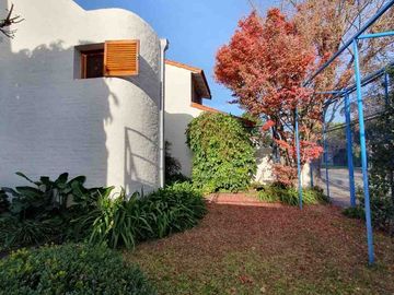 Casa en Venta Hurlingham – 4 Amb  Pileta y jardin