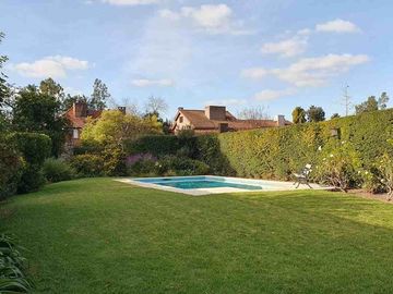 Casa en Venta Hurlingham – 4 Amb  Pileta y jardin