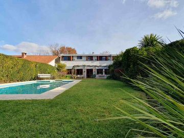 Casa en Venta Hurlingham – 4 Amb  Pileta y jardin