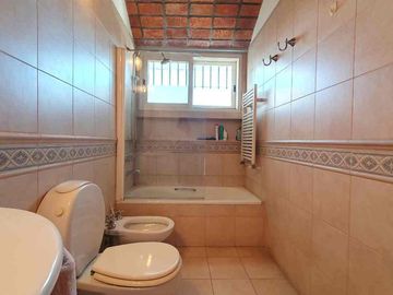 Casa en Venta Hurlingham – 4 Amb  Pileta y jardin