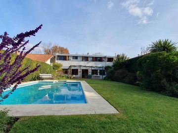 Casa en Venta Hurlingham – 4 Amb  Pileta y jardin
