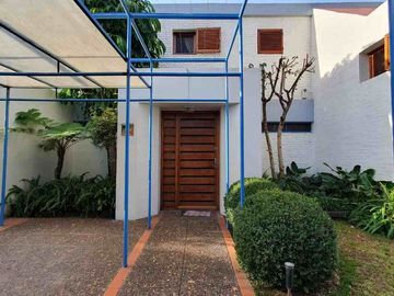 Casa en Venta Hurlingham – 4 Amb  Pileta y jardin