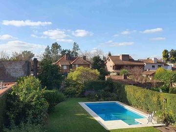Casa en Venta Hurlingham – 4 Amb  Pileta y jardin