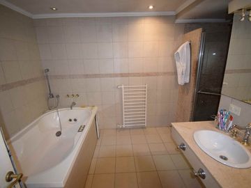 VENTA CASA SAN ISIDRO LOMAS GOLF PILETA Y JARDIN