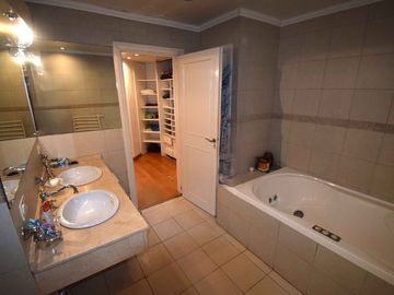 VENTA CASA SAN ISIDRO LOMAS GOLF PILETA Y JARDIN