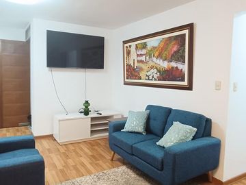 Departamento en segundo piso c/cochera cerca al ovalo higuereta muy cerca a miraflores