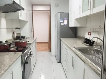 Departamento en segundo piso c/cochera cerca al ovalo higuereta muy cerca a miraflores