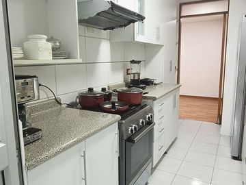 Departamento en segundo piso c/cochera cerca al ovalo higuereta muy cerca a miraflores