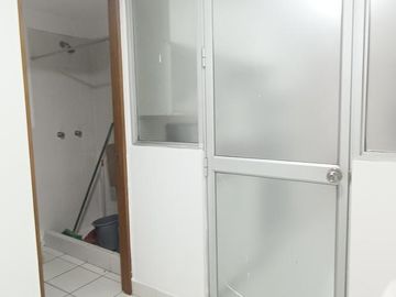 Departamento en segundo piso c/cochera cerca al ovalo higuereta muy cerca a miraflores
