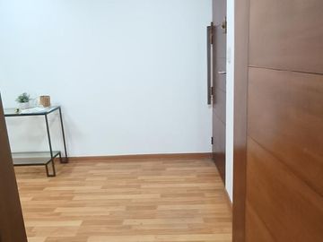 Departamento en segundo piso c/cochera cerca al ovalo higuereta muy cerca a miraflores