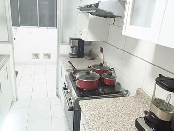 Departamento en segundo piso c/cochera cerca al ovalo higuereta muy cerca a miraflores