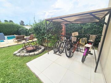 VENTA CASA 6 AMBIENTES LA CESARINA PILETA CLIMATIZ