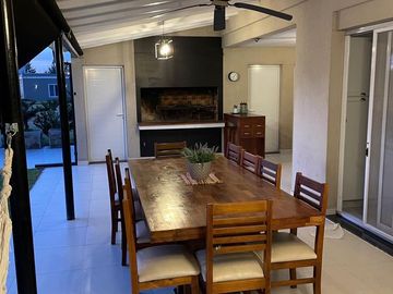 VENTA CASA 6 AMBIENTES LA CESARINA PILETA CLIMATIZ