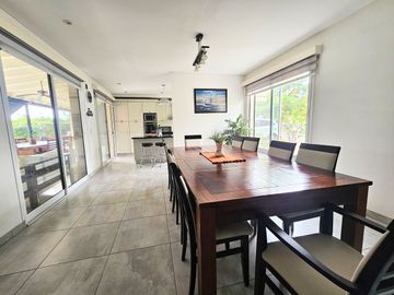 VENTA CASA 6 AMBIENTES LA CESARINA PILETA CLIMATIZ