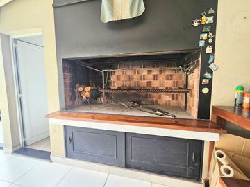 VENTA CASA 6 AMBIENTES LA CESARINA PILETA CLIMATIZ