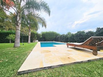 VENTA CASA 6 AMBIENTES LA CESARINA PILETA CLIMATIZ